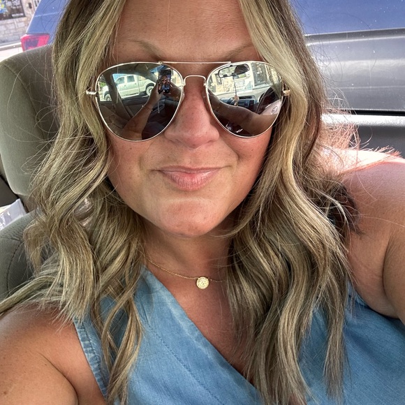 Meet your Posher, Timberly - Picture 2 of 6